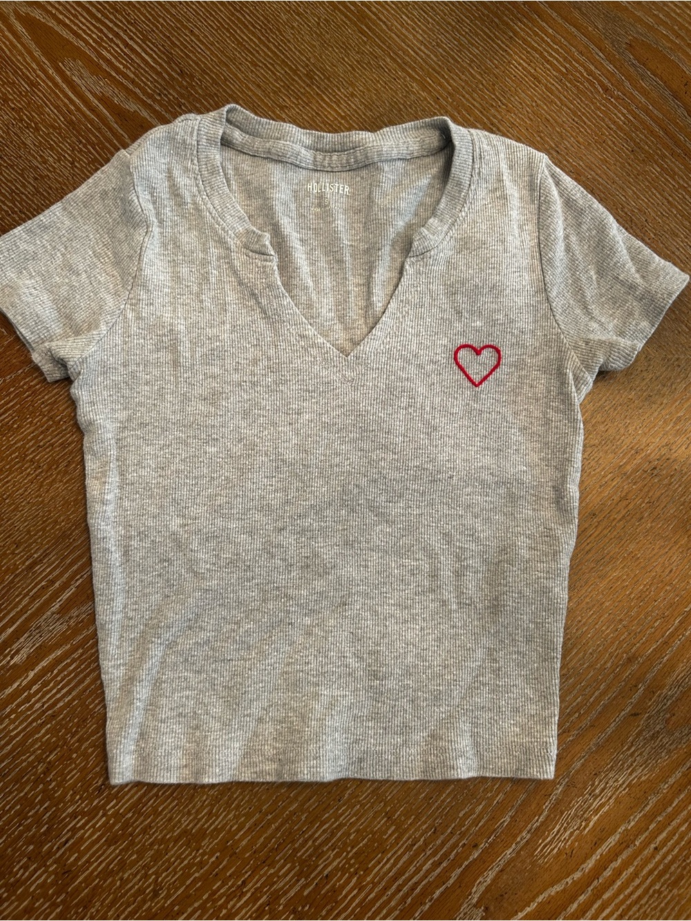 Hollister Light Gray Ribbed V‑Neck Tee with Red Heart